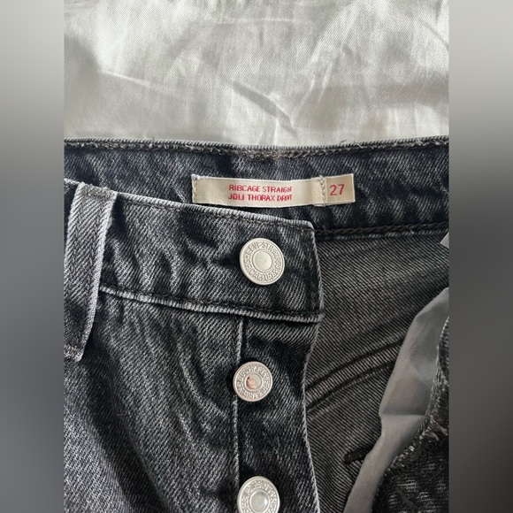 🌊 Levi jeans! - Picture 5 of 5